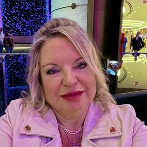 Meet your Posher, Carolyn